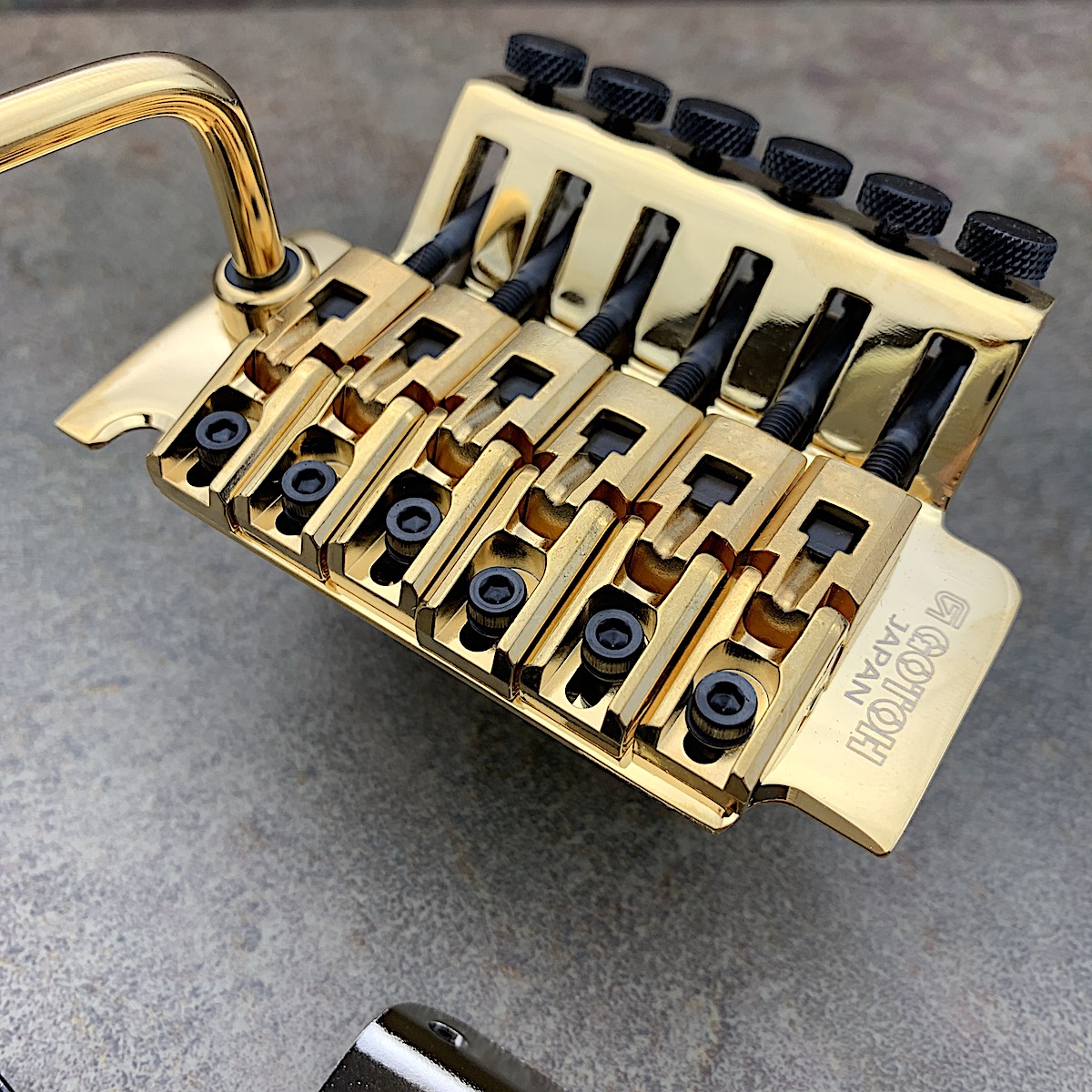 Gotoh Floyd Rose Locking Tremolo Set, Gold – 33mm Block (Extra, Not Original Part of Tremolo) - PGE1996TG/TB33 - Image 2