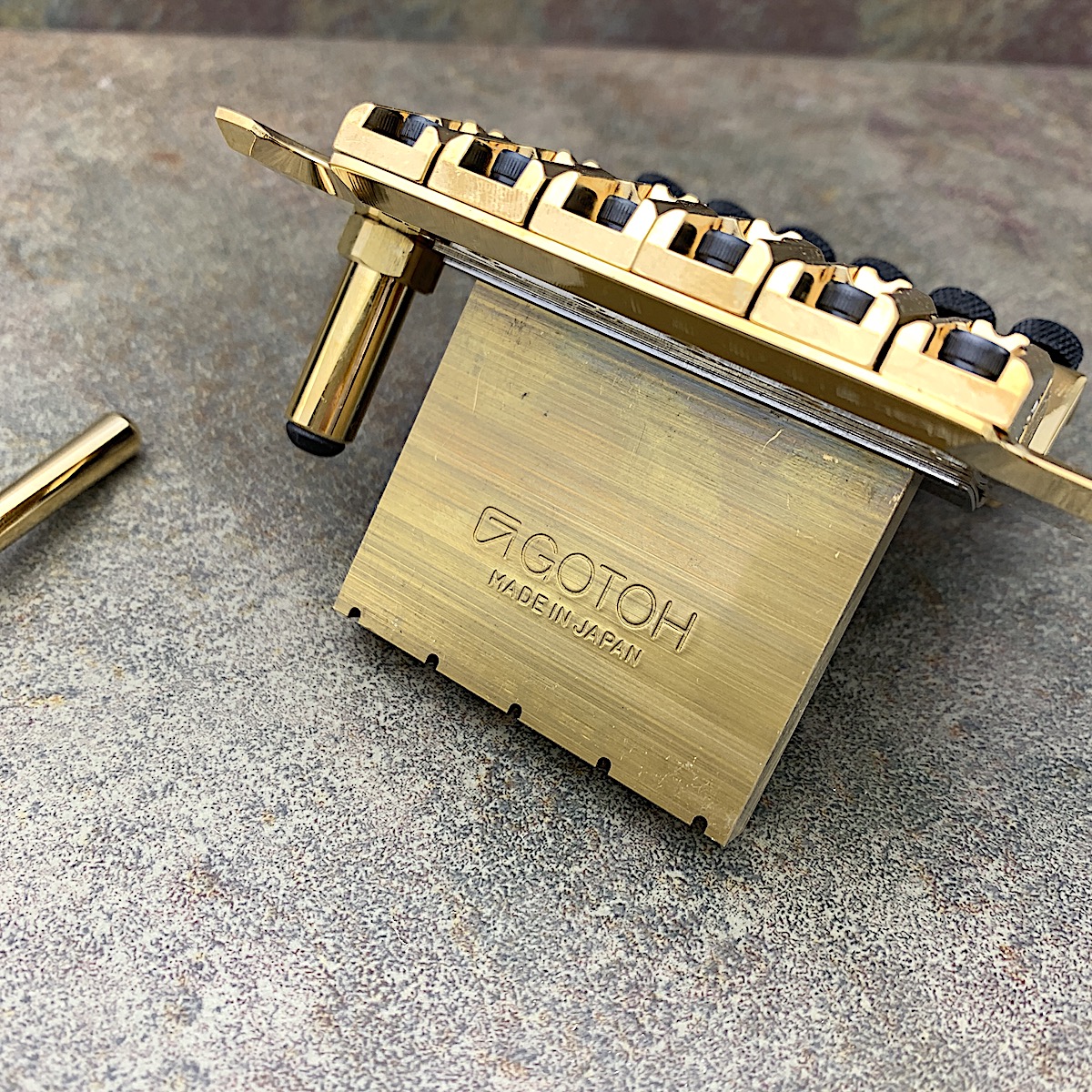 Gotoh Floyd Rose Locking Tremolo Set, Gold – 33mm Block (Extra, Not Original Part of Tremolo) - PGE1996TG/TB33 - Image 5